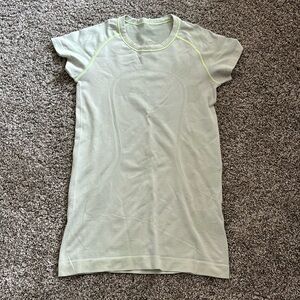 Women’s BRAND NEW WOT swiftly short sleeve top